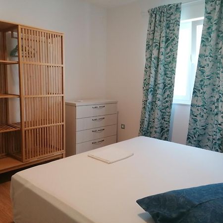Apartmani Mares - 20 M From The Beach بريلا المظهر الخارجي الصورة