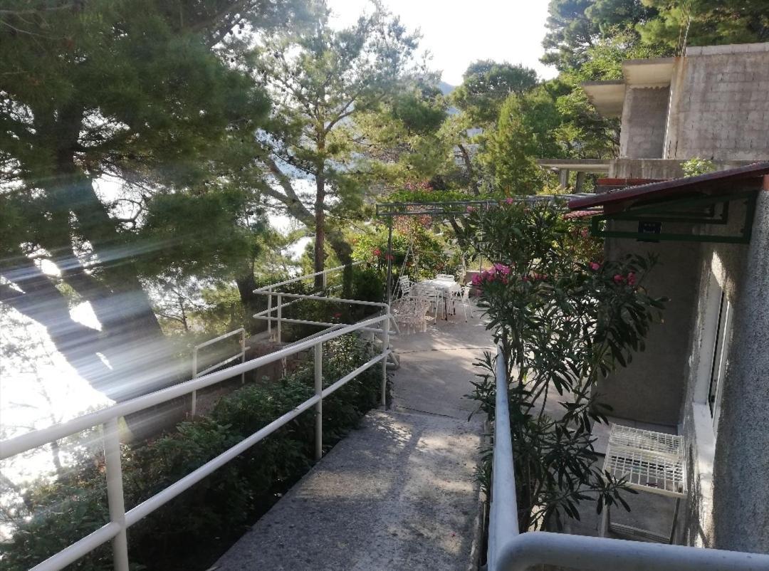Apartmani Mares - 20 M From The Beach بريلا المظهر الخارجي الصورة