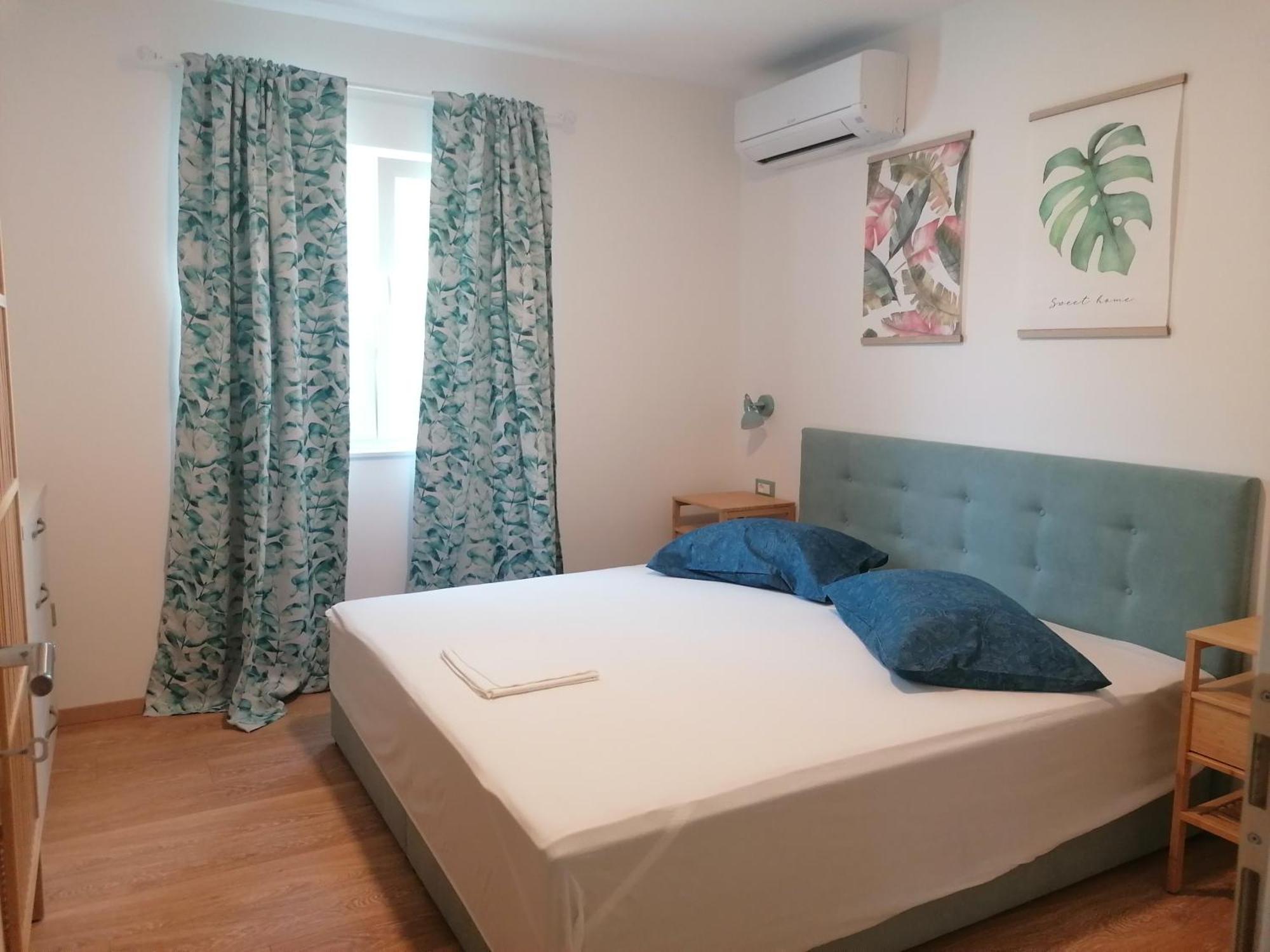 Apartmani Mares - 20 M From The Beach بريلا المظهر الخارجي الصورة
