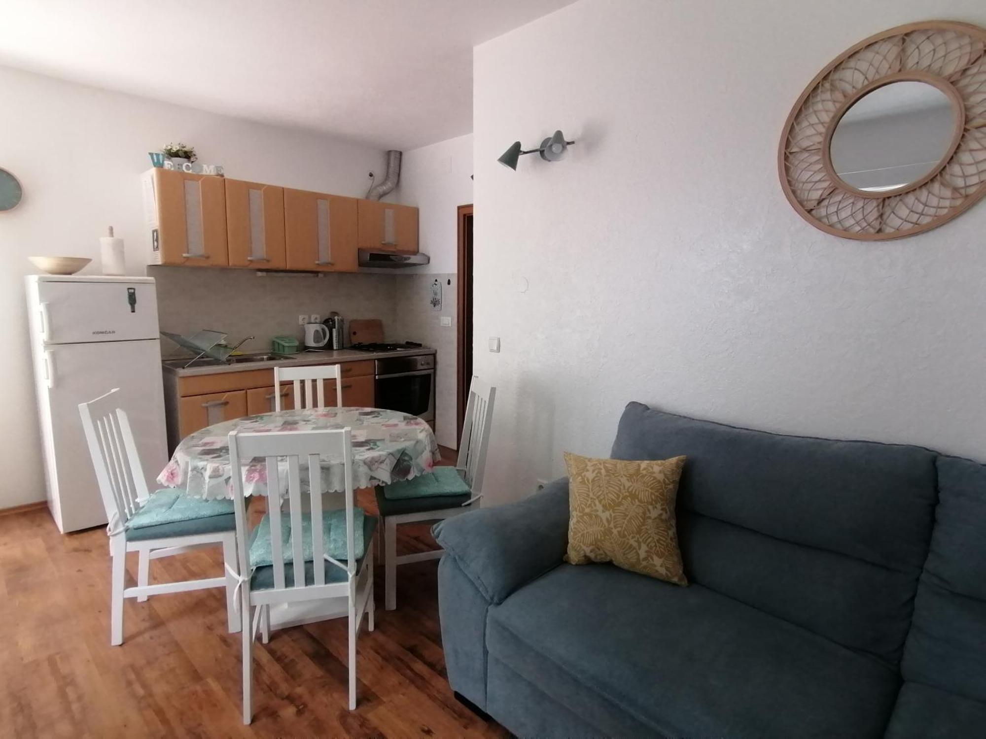 Apartmani Mares - 20 M From The Beach بريلا الغرفة الصورة